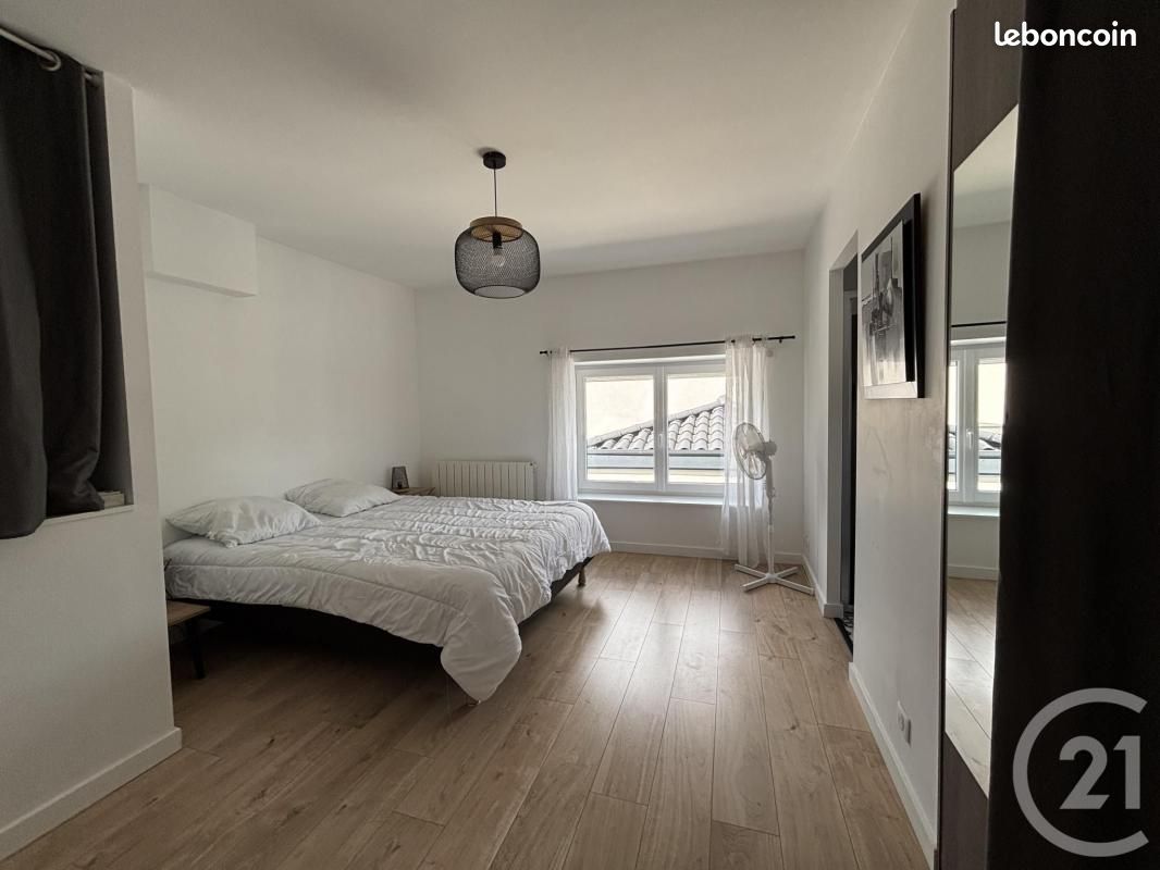 Appartement a louer tassin-la-demi-lune - 4 pièce(s) - 98 m2 - Surfyn