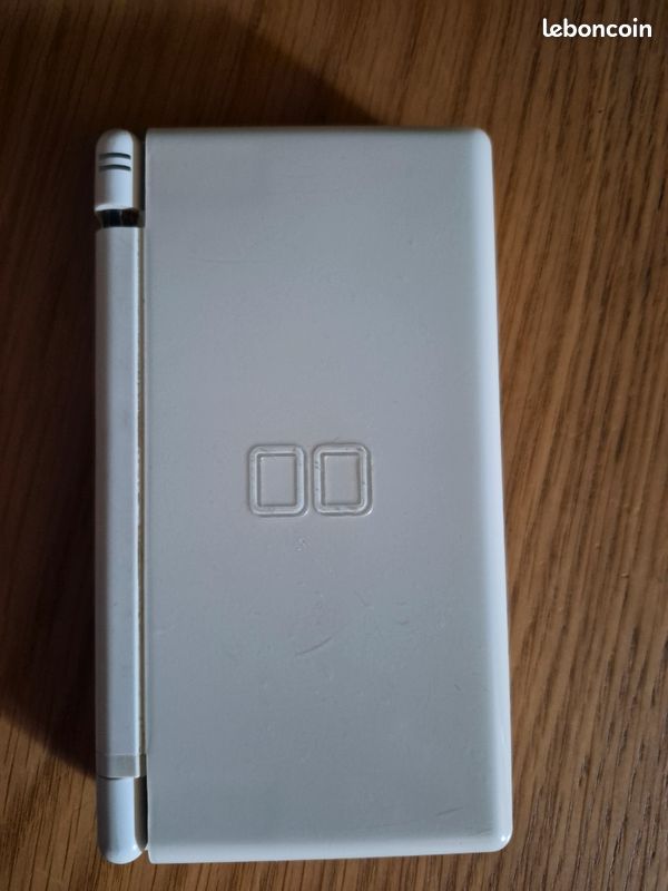 Nintendo DS Lite Blanche Fonctionnelle (Défaut charnière capot) (image 1)