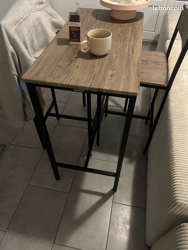 Table (image 4)