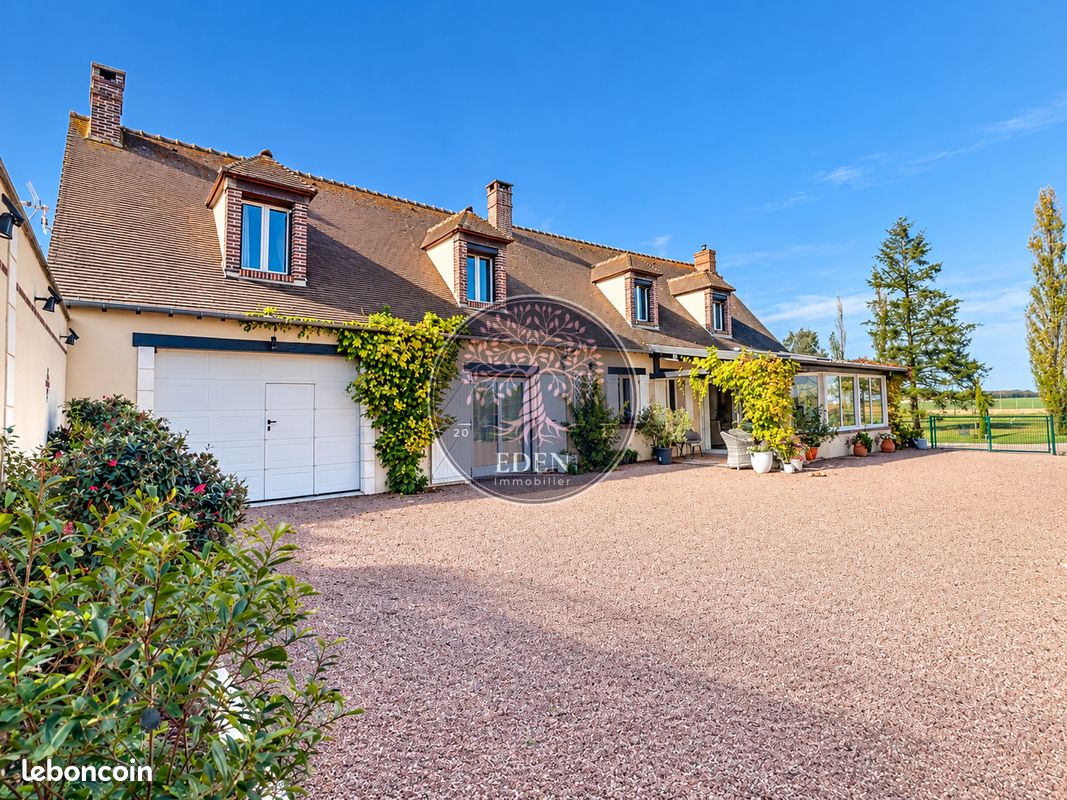 Maison 7 pièces 263 m² · à Saint-Lubin-des-Joncherets · 263 m² · 388 500 €