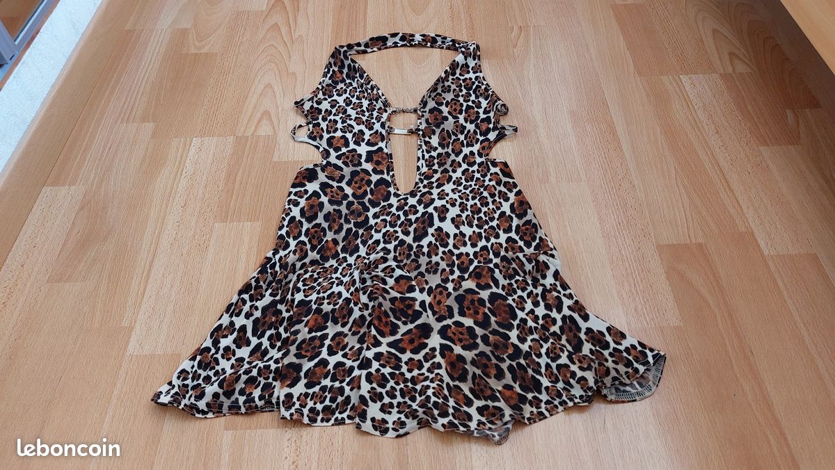 Mini robe léopard dos nu très sexy taille M - Vêtements