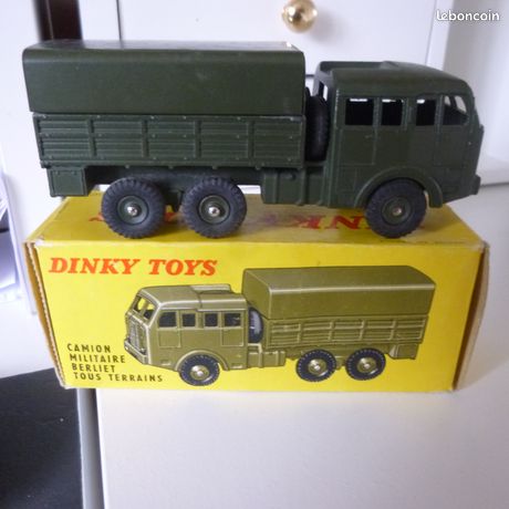 Dinky toys 890 : porte chars tout terrain berliet - Collection