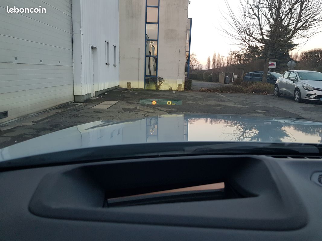 M2 G87 GARANTIE 24 mois BMW incluse neuve 6900 km - Carbone intérieur extérieur, Harman Kardon, Affichage tête haute, Sièges cuir électrique chauffant, Régulateur vitesse adaptatif, Chargeur induction (image 12)