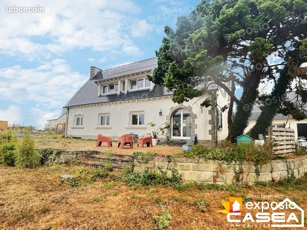 Maison 9 pièces 204 m² · à Plonéour-Lanvern · 204 m² · 371 000 €