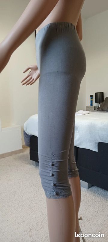 Legging 7/8 gris perle finitions bas dentelle " No Excuse " (image 7)