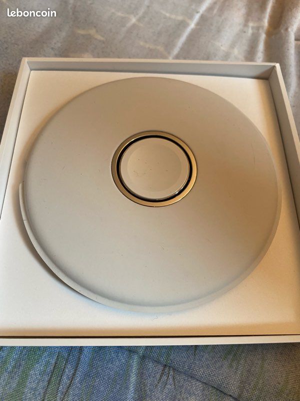 Apple Watch et dock de chargement (image 1)