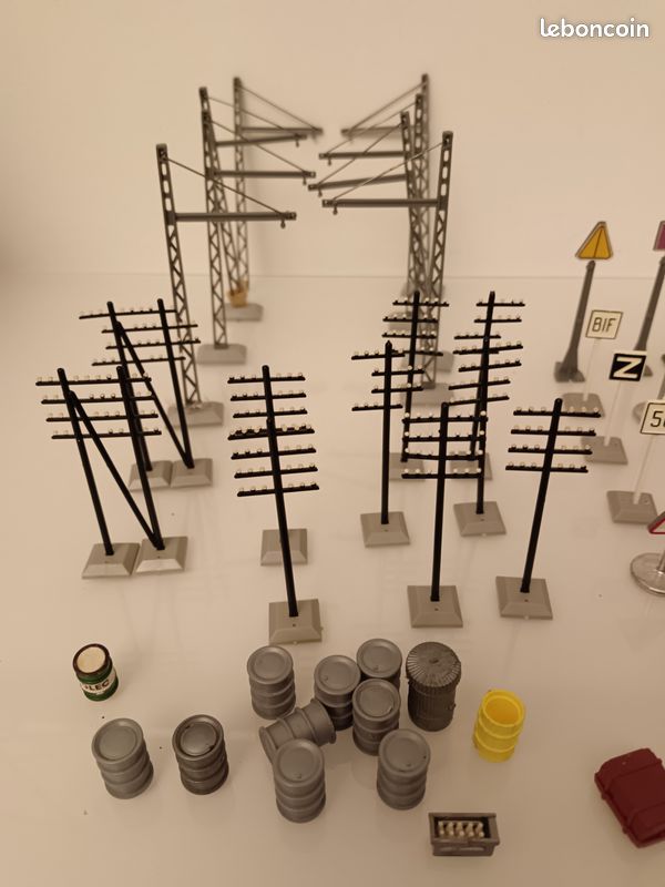 Noch 14848 - Lot De 4 Bancs + Accessoires Pour Modélisme Ferroviaire - Dès 14 Ans