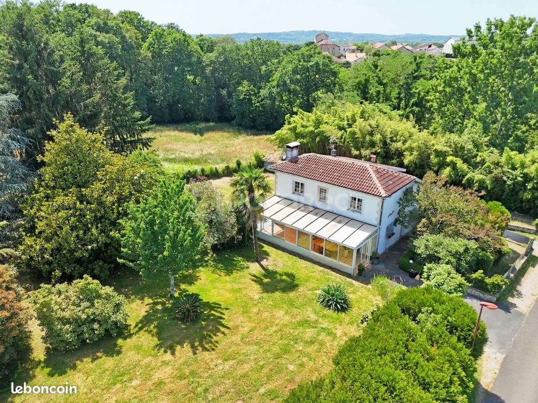 Maison 5 pièces 174 m² · à Saint-Étienne-d'Orthe · 174 m² · 299 999 €