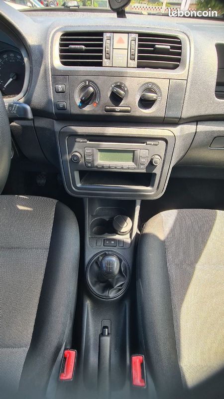 SKODA Fabia - 1.6 Tdi Active 90ch diesel (image 16)