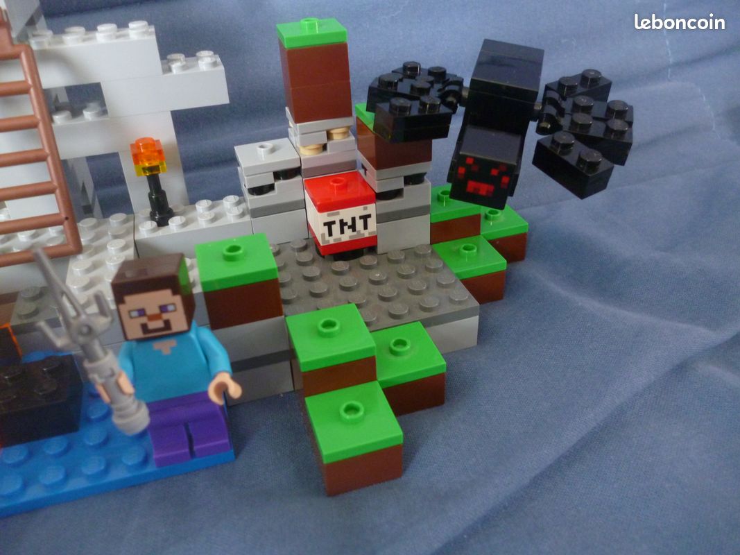 Lego Minecraft 21113 (image 3)