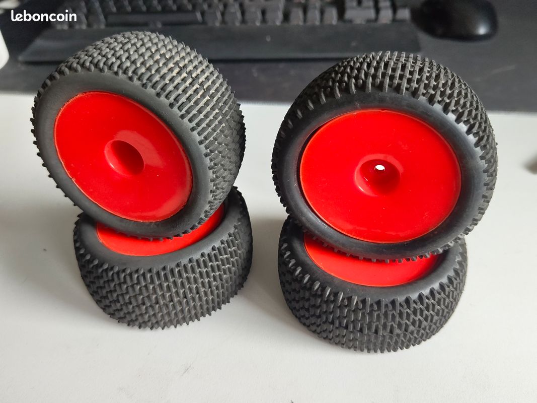 Pneus RC 1/10 Tout-Terrain, Roues RC 1/10, Pneus pour Buggy RC, Jantes en Plastique et Pneus en Caoutchouc à Motif Carré Noir, Lot de 4 Pneus Universels pour toutes les Voitures RC Pneus RC 1/10 Tout-Terrain, Roues RC 1/10, Pneus pour Buggy RC, Jantes en Plastique et Pneus en Caoutchouc à Motif Carré Noir, Lot de 4 Pneus Universels pour toutes les Voitures RC
