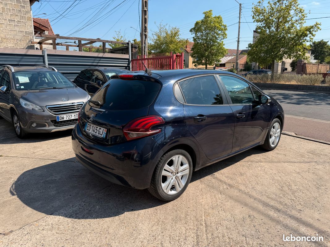 Peugeot 208 1.2 82 style 5p (image 4)