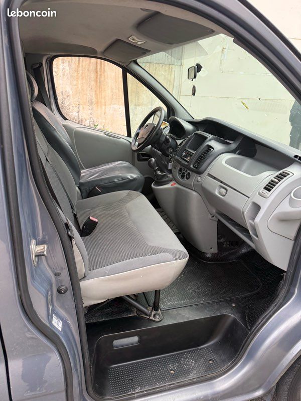 Opel Vivaro 2.0 DCI 115 Cv - L2H1 - Gris Anthracite - Climatisation - Bluetooth- Entretien Complet - Suivie Complet - Garantie 12M (image 3)