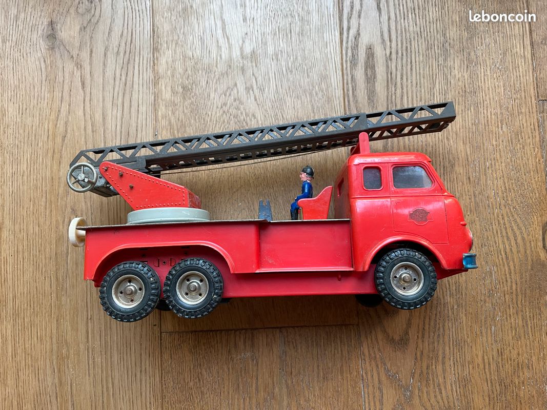 Vintage Gama Allemagne - Camion De Pompiers Jouet Friction, Collection Tôle Et Plastique L 34 Cm
