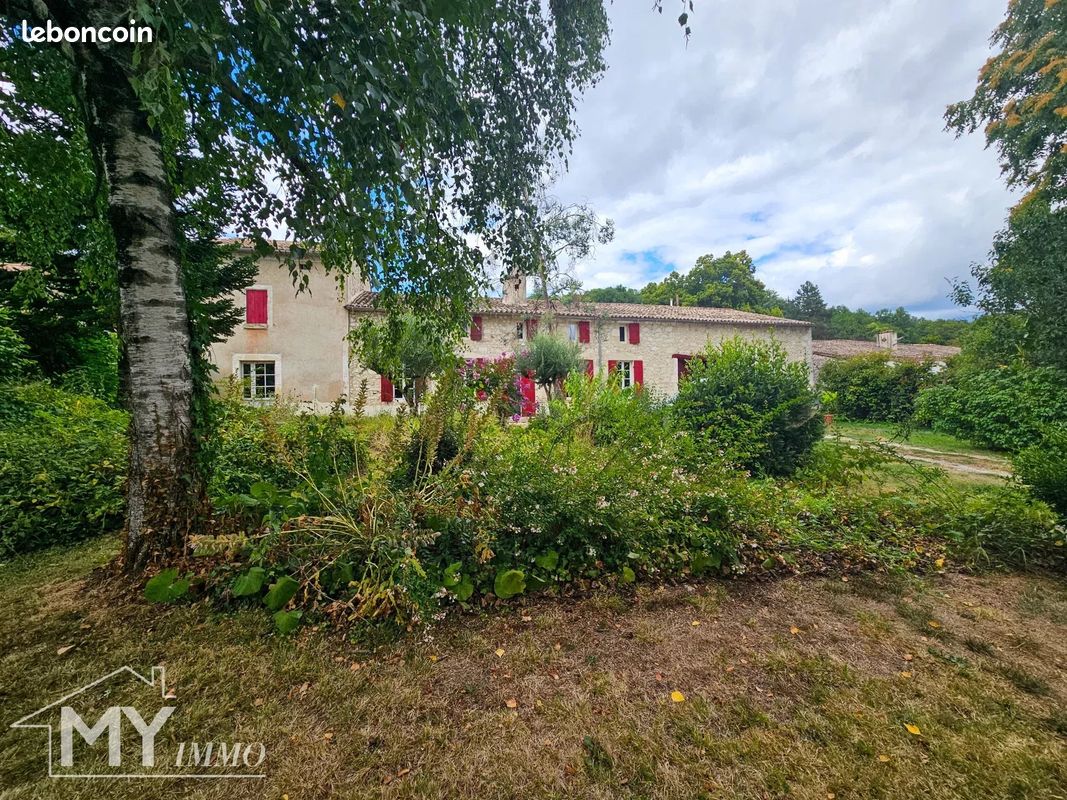 Maison 6 pièces 180 m² · à Saint-Antoine-de-Breuilh · 180 m² · 314 000 €