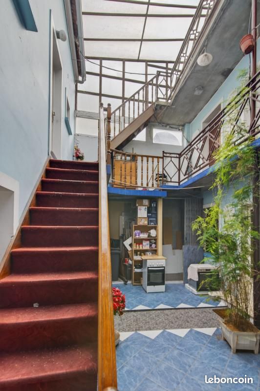 Propriété 5 pièces 222 m² (image 2)