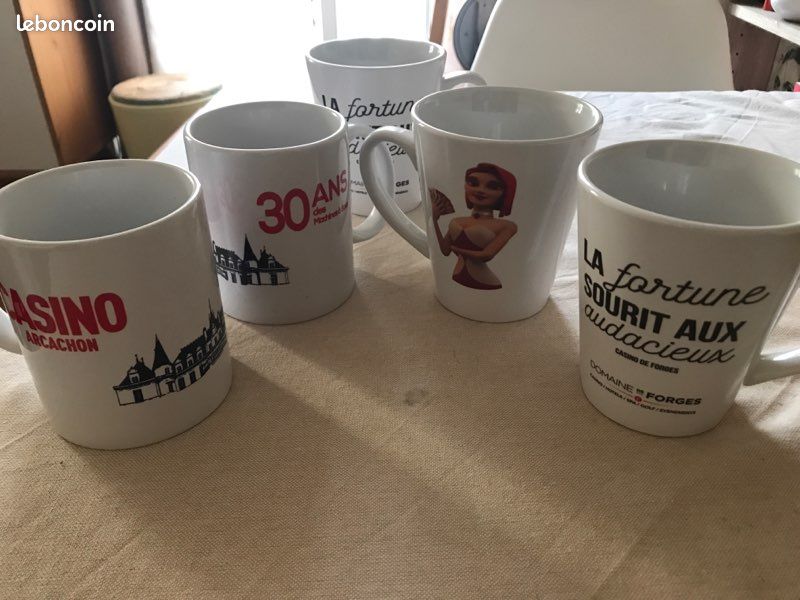 Lot de cinq mug /grandes tasses casino 💵 neuves (image 1)