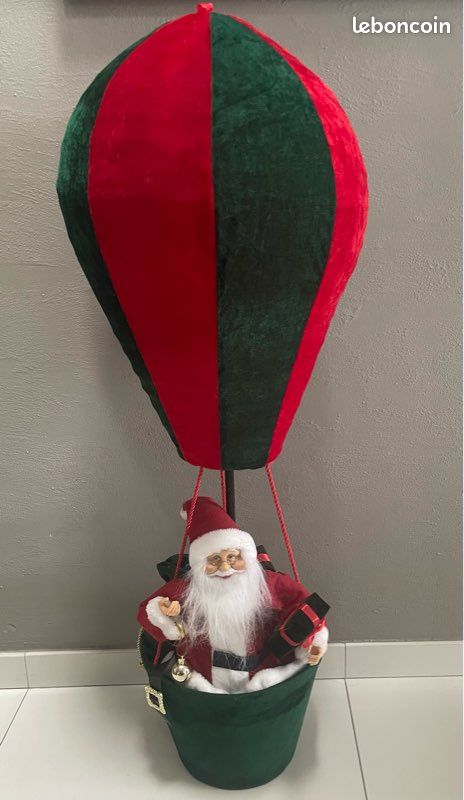 En Vendée, ce Père Noël monte dans sa montgolfière pour décrocher la lune En Vendée, ce Père Noël monte dans sa montgolfière pour décrocher la lune