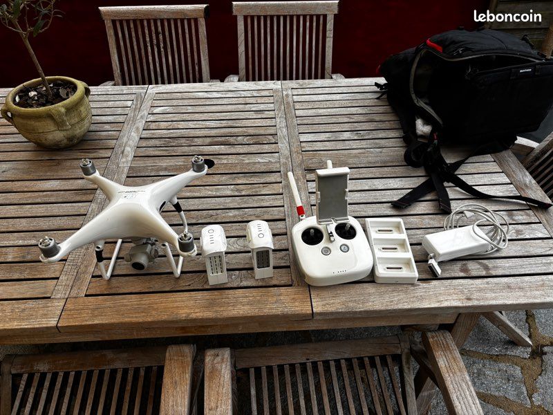 Titre : DJI Phantom 4 Pro V2 + accessoires (image 2)