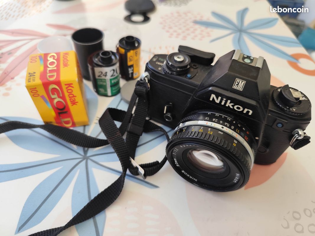Appareil photo Nikon EM (image 1)
