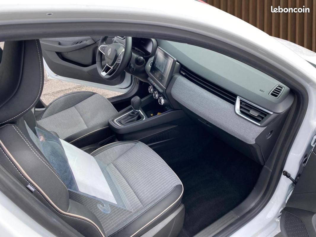 Renault Clio V E-Tech full hybrid 145 ch GSR2 Techno (image 15)