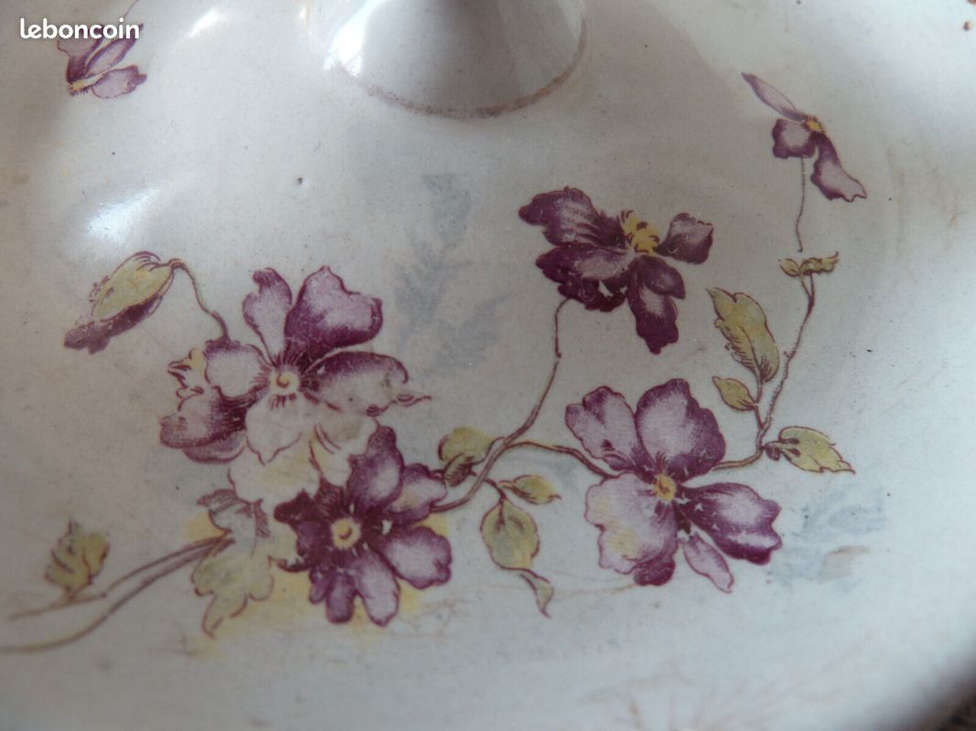 ANCIEN BROC A eau en métal émaillé décor au pochoir fleurs (broc percé