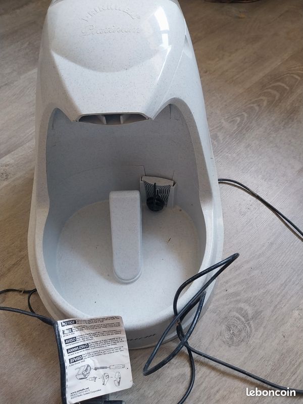 Fontaine à eau pour chats à venir récupérer sur place sans négociation de prix (image 1)
