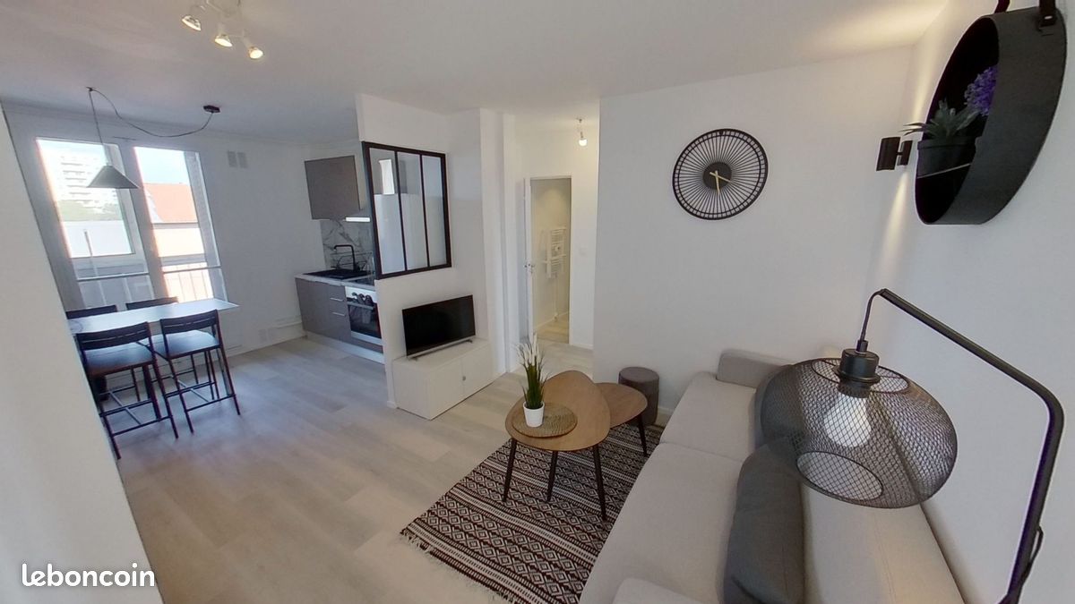 Appartement 1 pièce 70 m² · à Vénissieux · 70 m² · 420 €