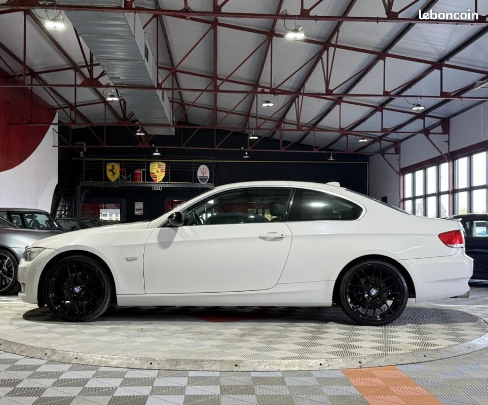 BMW Série 3 Coupé 320d 177ch Luxe BVM6 (E92) (image 7)