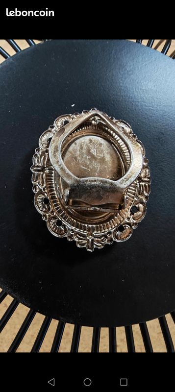 Broche Fantaisie Vintage – Métal Argenté, Occasion Avec Traces D'usure Normales