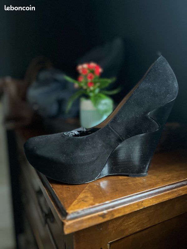 Escarpins Pura López en daim – Talon compensé 12 cm, indémodables