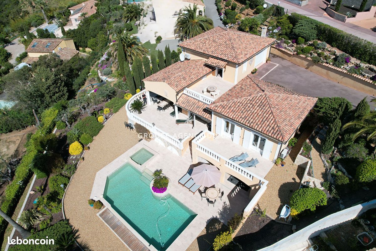 Maison 7 pièces 177 m² · à Roquebrune-sur-Argens · 177 m² · 1 380 000 €