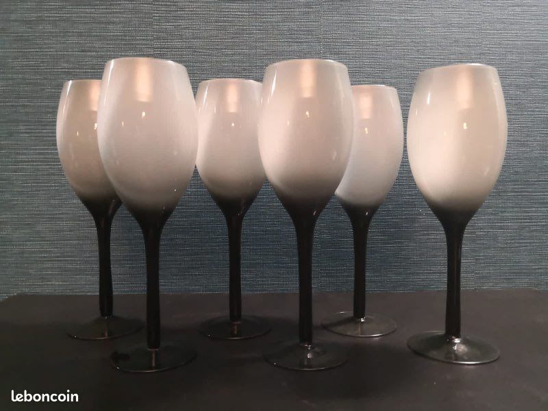 Verres à vin (image 1)
