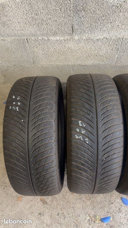 4 pneus 225/40/18 les pneus sont 4 saisson michelin presque neuf (image 3)