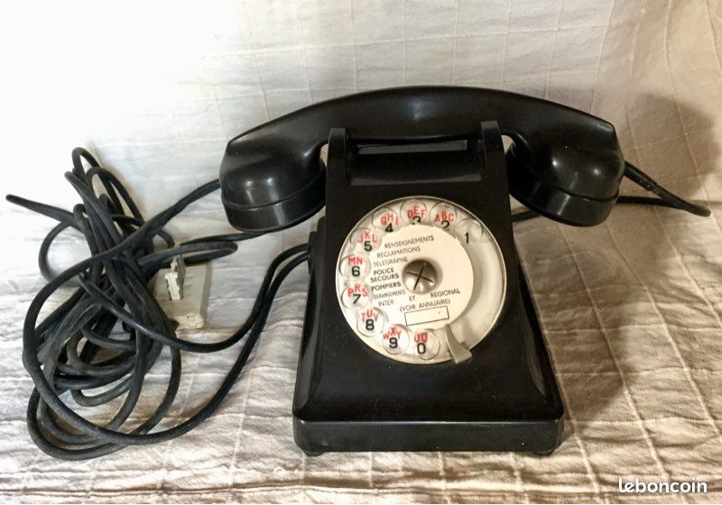 Téléphone ancien en bakelite (image 2)