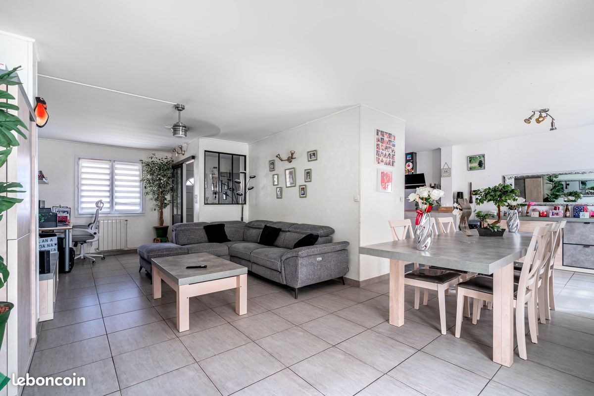 Maison 5 pièces 144 m² · à Villefontaine · 144 m² · 299 500 €