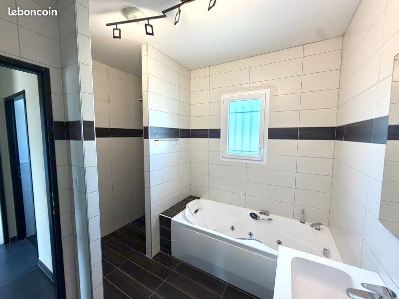 Maison contemporaine de 140 m² habitables 194 m2 au total DPE AA – Aucun travaux à prévoir – Terrain clos de 1 000 m² – Vue Pyrénées (image 12)
