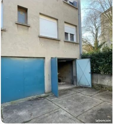 Garage fermer securise a louer montigny · à Metz · 90 €/mois
