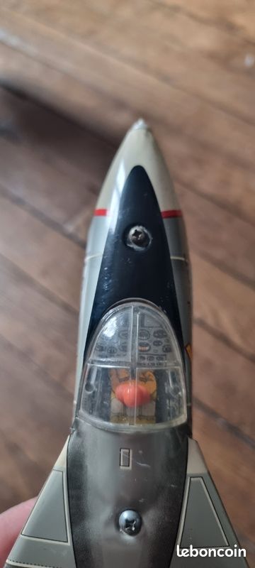 Jouets et jeux anciens véhicules en tôle avions