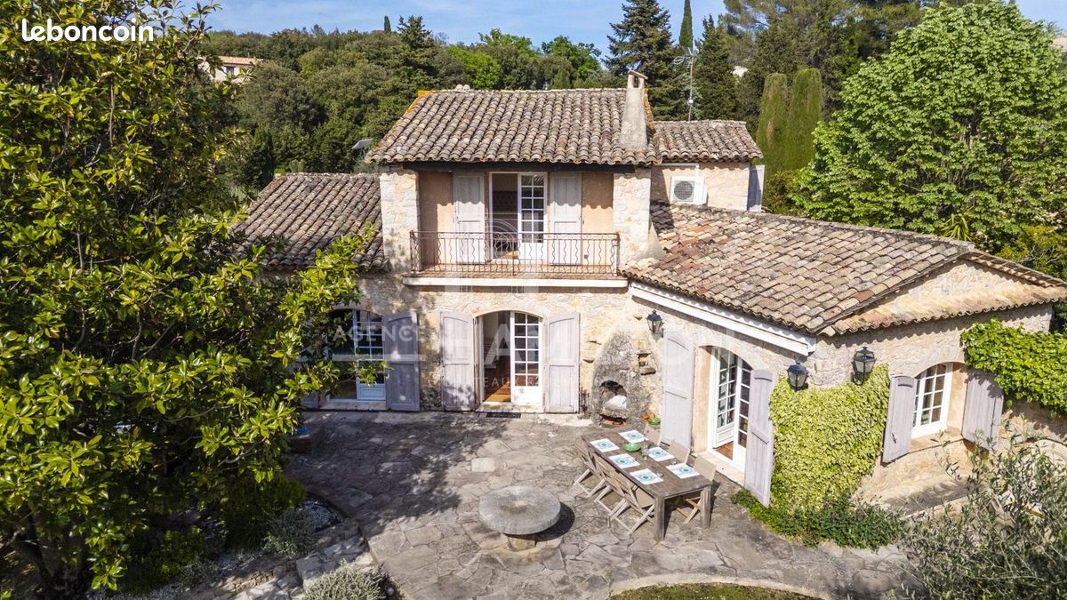 Maison 7 pièces 243 m² · à Grasse · 243 m² · 2 200 000 €
