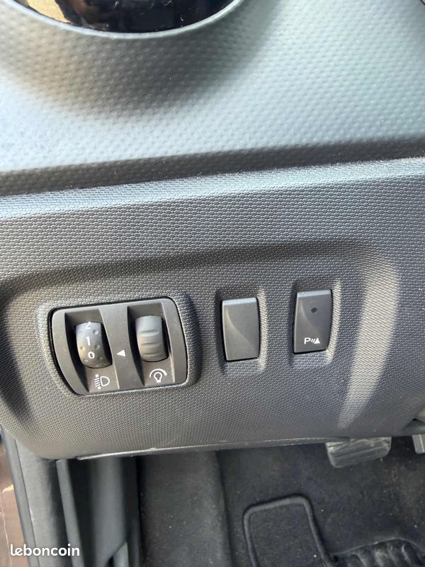 Renault captur 1.5 dci 90 zen edc 2015 (image 10)