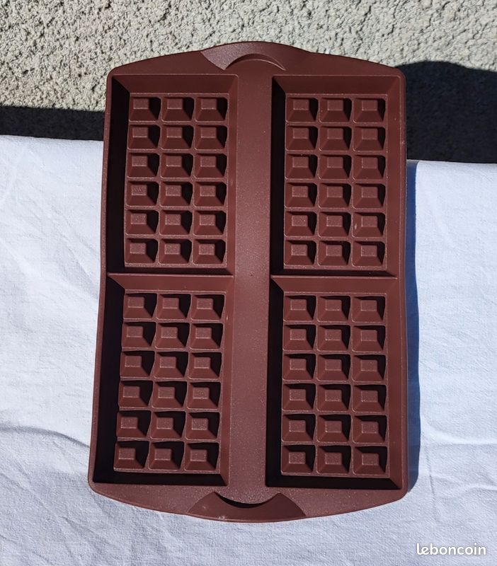 Moule à Gaufres En Silicone Tupperware - Brun - 4 Gaufres - Comme Neuf