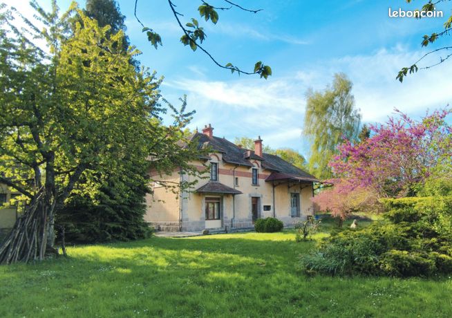 Ancienne gare en pierre de 133m² – Terrain 5 330m² – Terjat