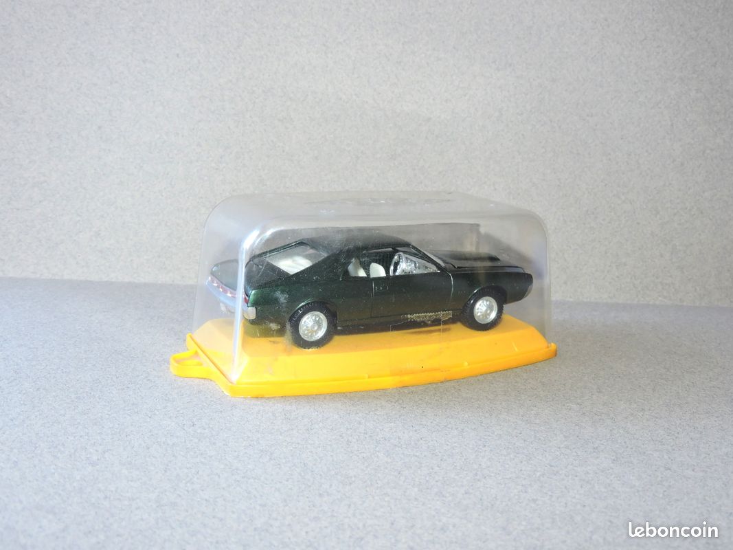 PILEN NR. 323 JAVELIN A. MOTORS 1:43 (Neu und originalverpackt) in