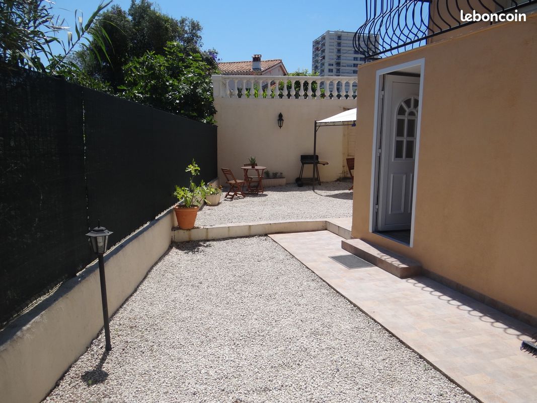 Rez de villa piscine privative vue mer à Antibes (image 12)