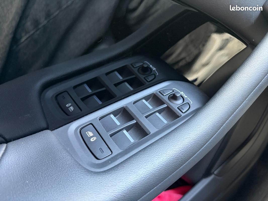 Jaguar I-PACE SE EV400 ch /Carplay/Toit panoramique/Cuir étendu/Caméra 360/Son meridian (image 19)