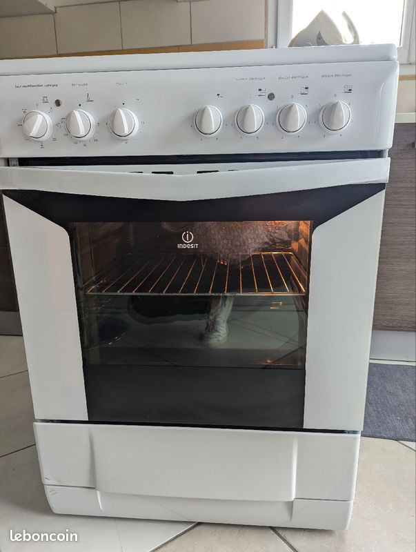 Gazinière induction Indesit (image 2)