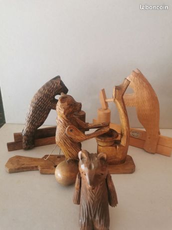 Ancien Ours En Bois Sculpté Sur Roulettes - Jouet Miniature De Collection