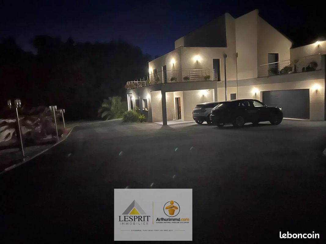 Maison 6 pièces 218 m² · à Ussac · 218 m² · 735 000 €