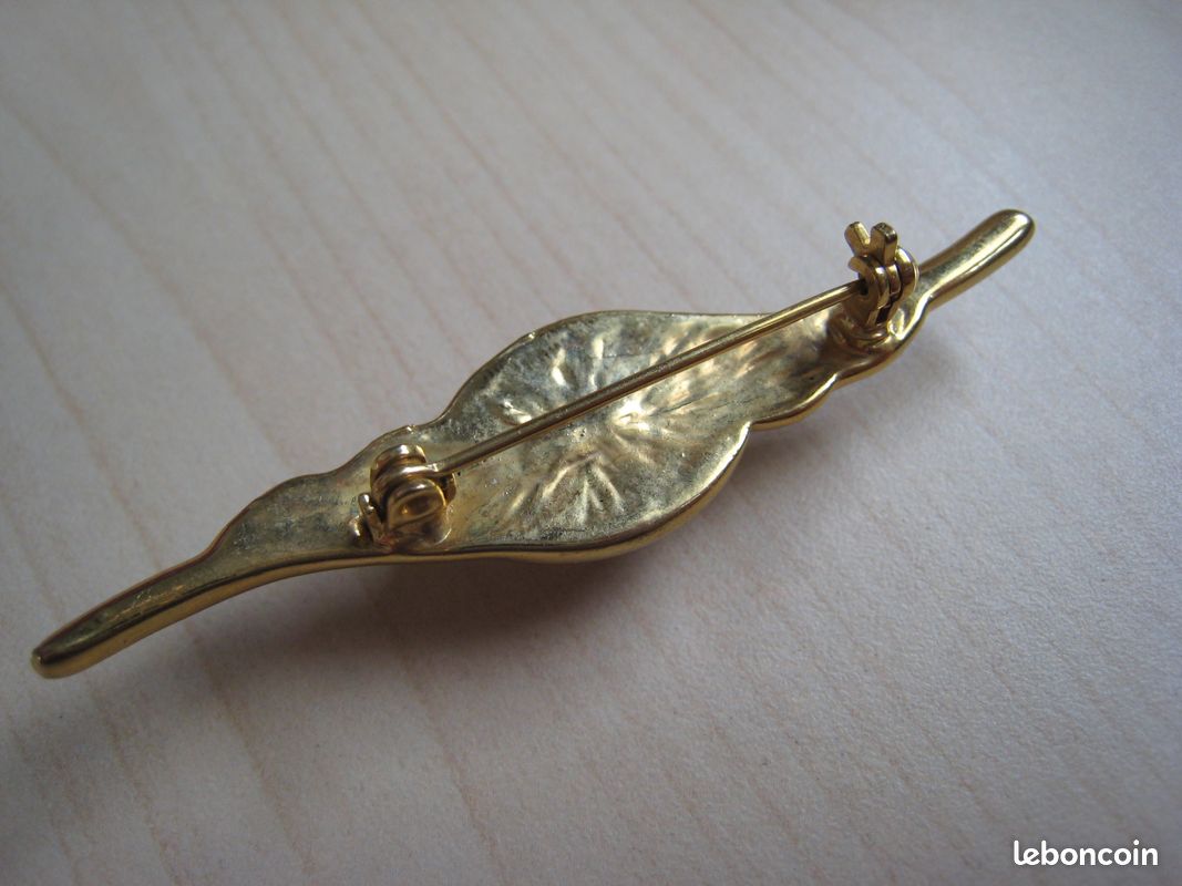 Broche Vintage Ornementale Dorée Avec Perle Nacrée - 5,2 X 1,3 Cm - Occasion